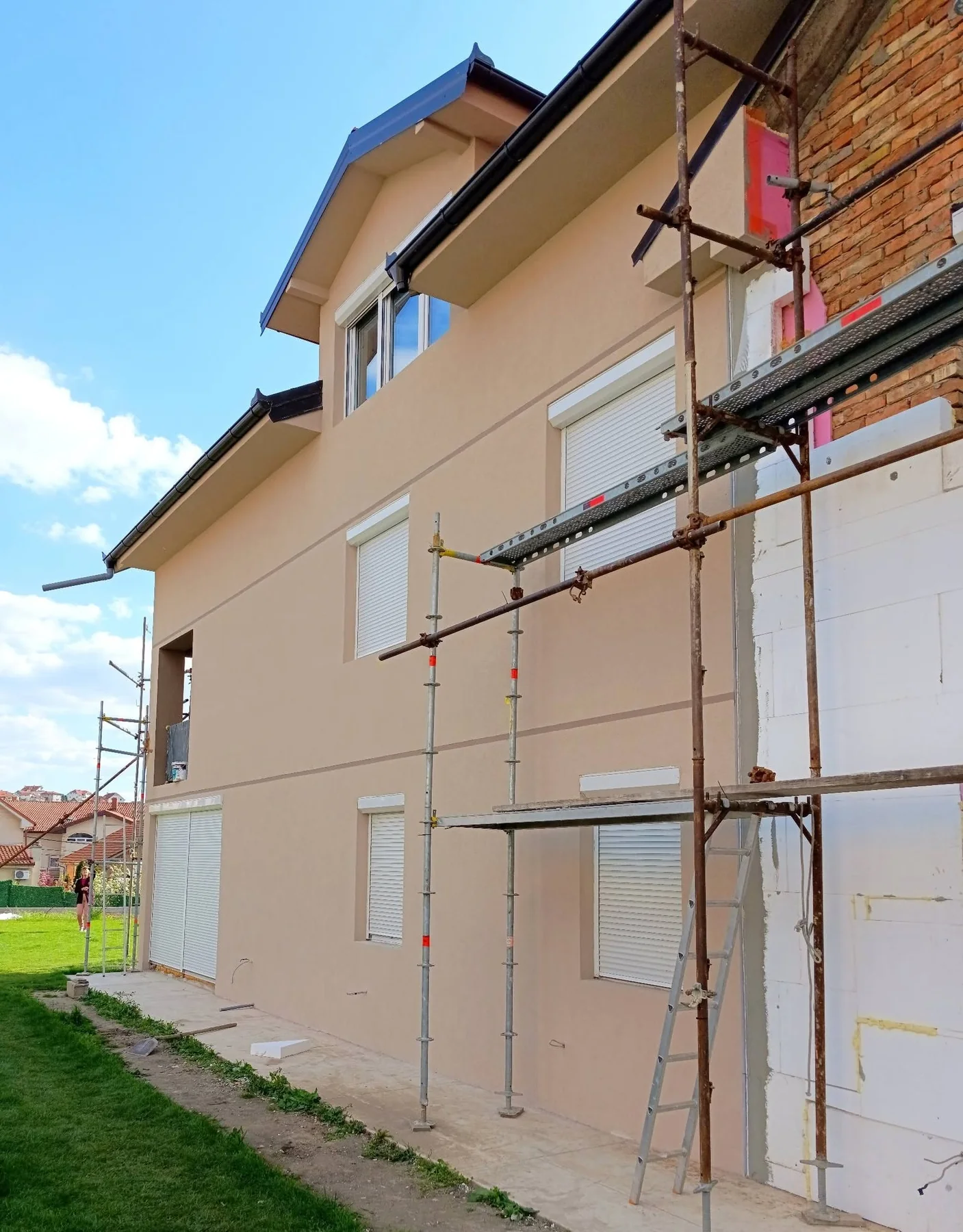 Fasadni radovi na zidu objekta i priprema detalja